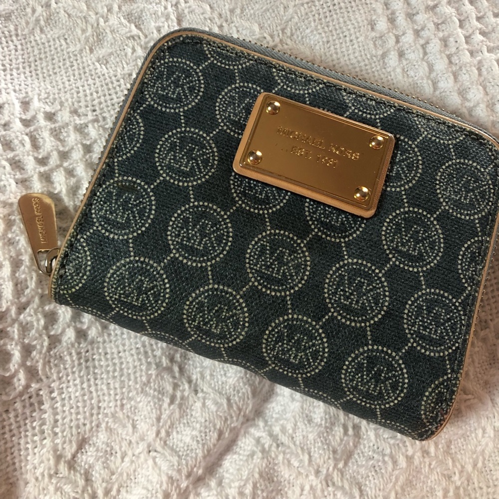 Michael Kors Pattern Wallet